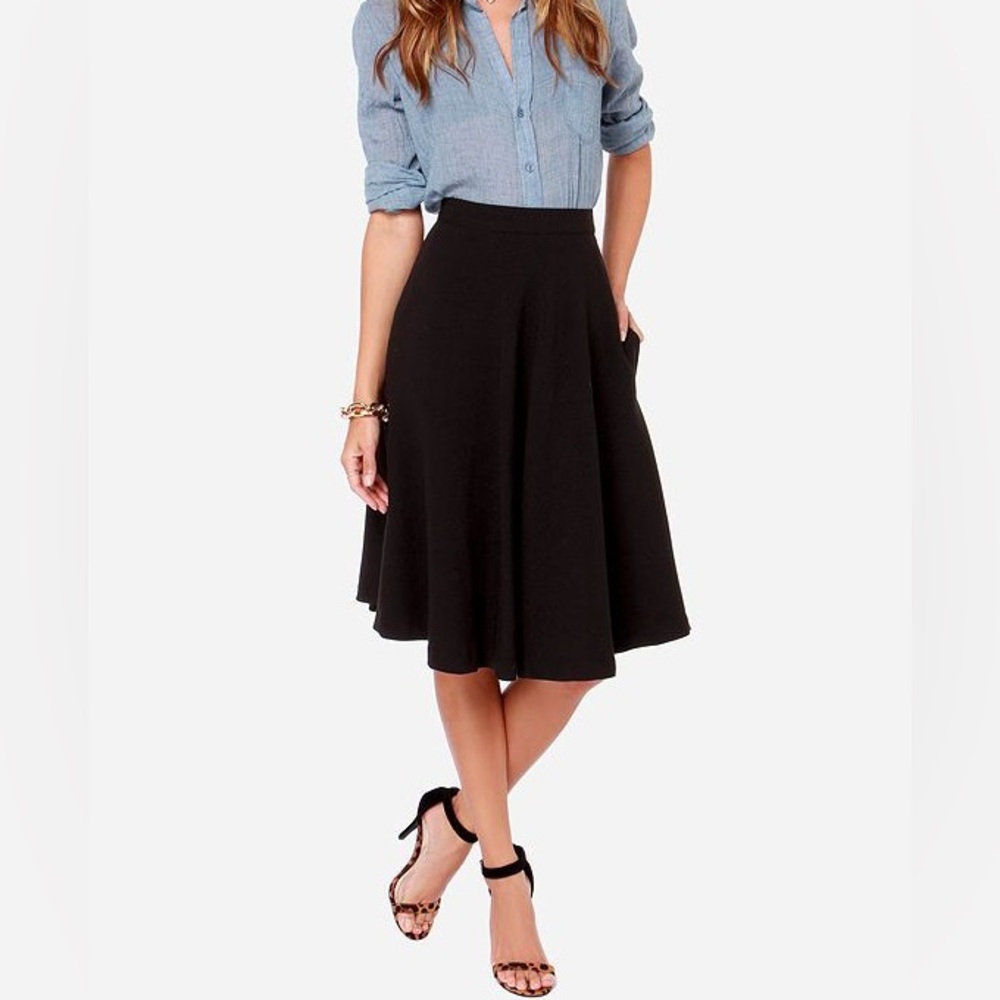 🌸3/$25 🆕 H&M Tonal Black Polka-Dot A-Line Circle Skirt, Size 6